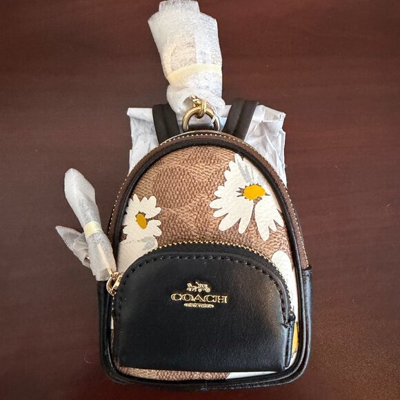 🎀 L@@K! COACH Mini Court Backpack Signature Daisy Print- Brand New with Tags 🎒 - Picture 1 of 9